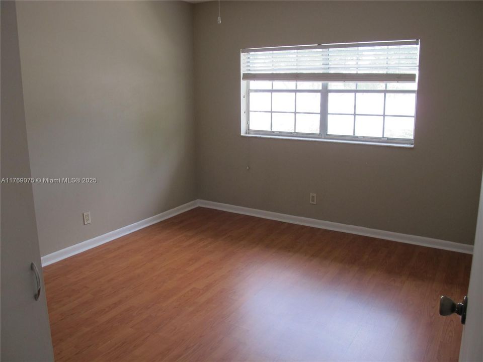 Vendido Recientemente: $350,000 (3 camas, 2 baños, 1630 Pies cuadrados)