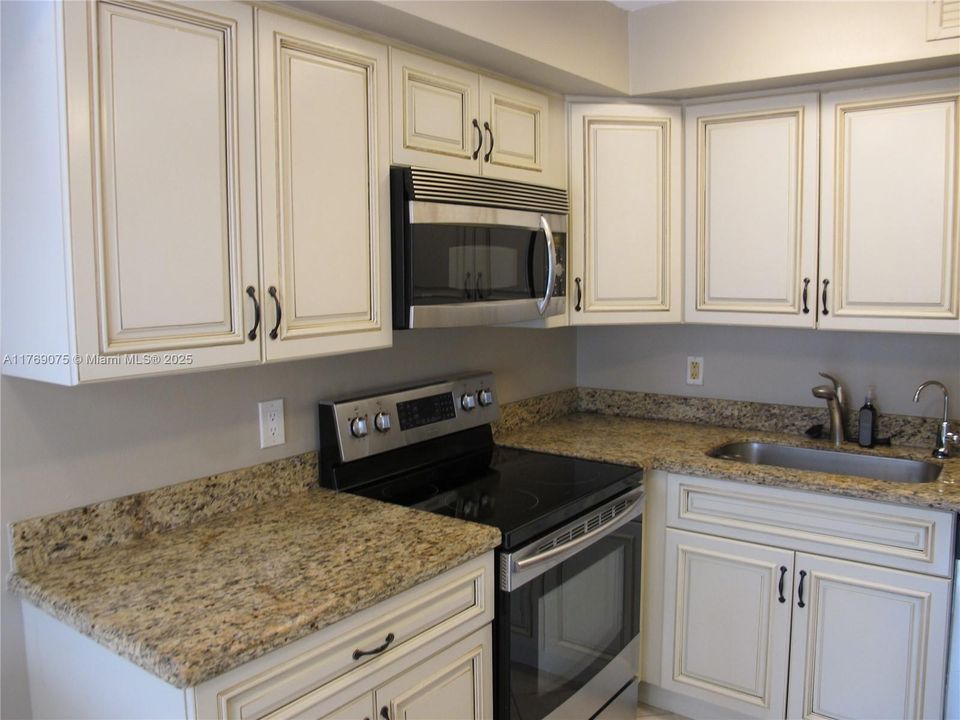 Vendido Recientemente: $350,000 (3 camas, 2 baños, 1630 Pies cuadrados)