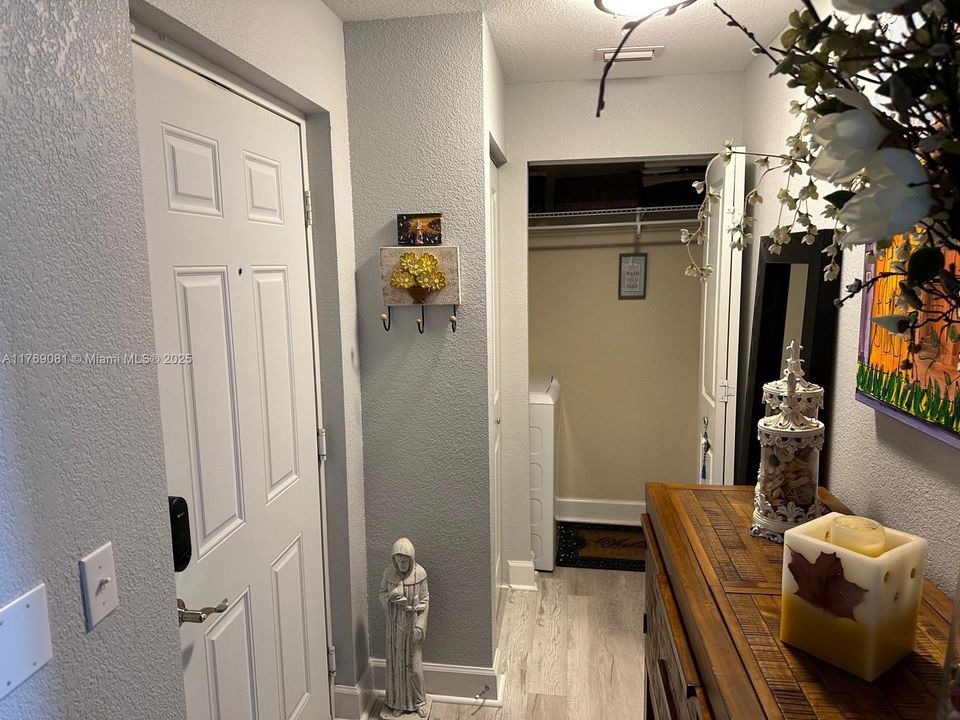 Недавно арендовано: $2,450 (2 спален, 2 ванн, 1137 Квадратных фут)