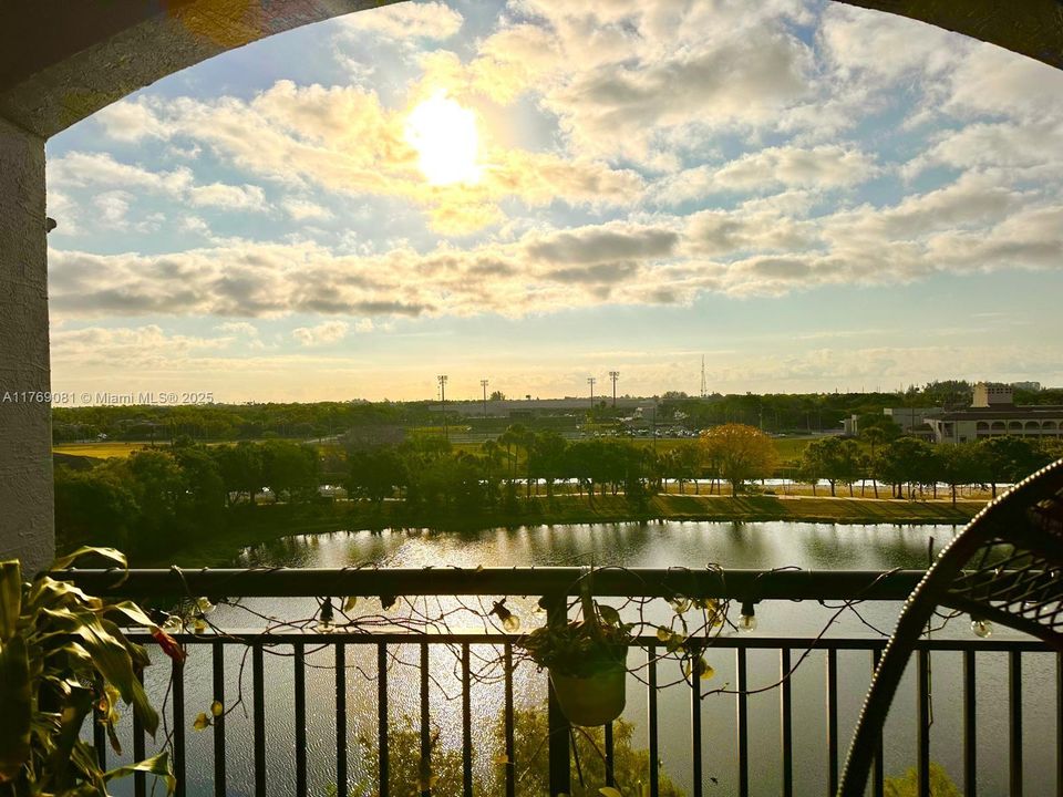 Недавно арендовано: $2,450 (2 спален, 2 ванн, 1137 Квадратных фут)