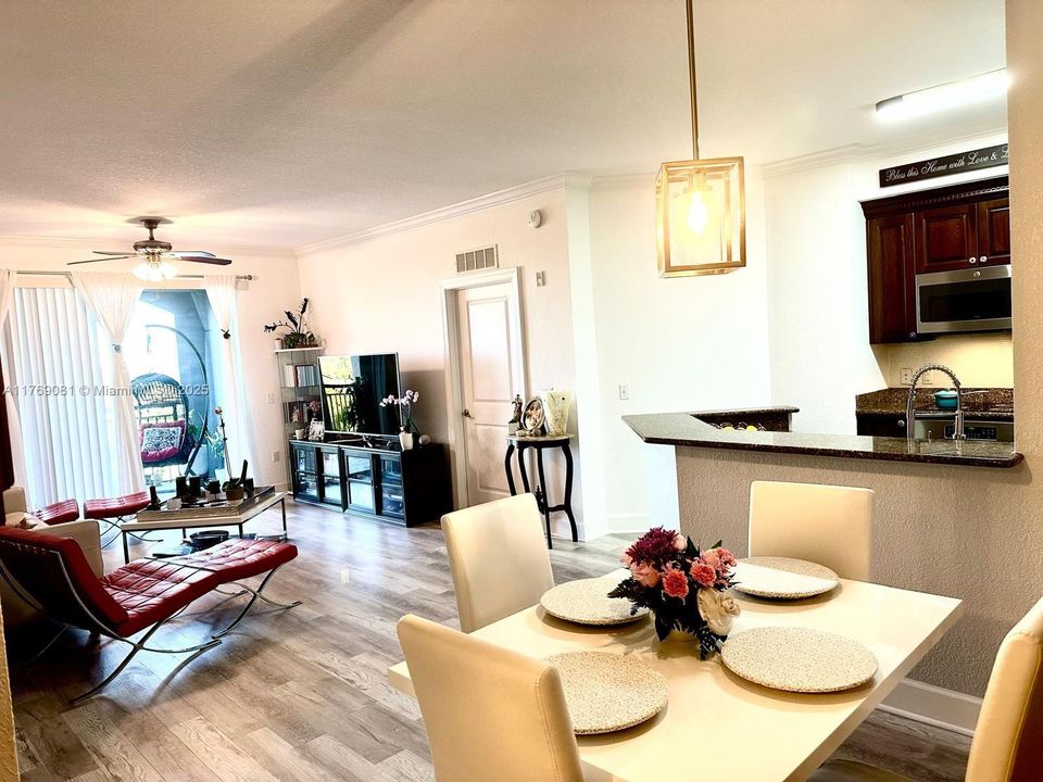 Недавно арендовано: $2,450 (2 спален, 2 ванн, 1137 Квадратных фут)