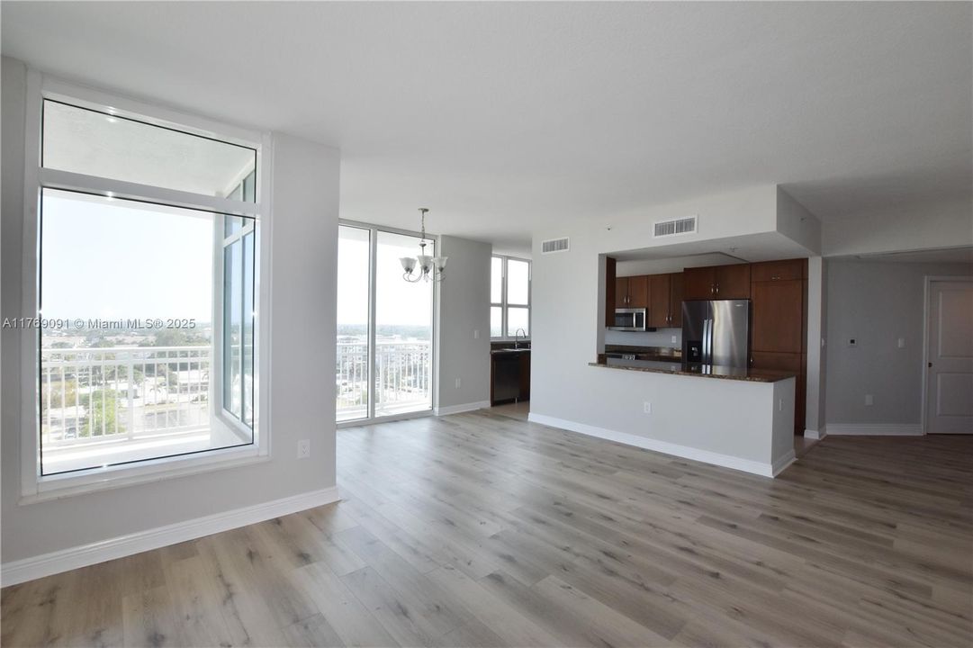 Recently Rented: $3,500 (2 beds, 2 baths, 1385 Square Feet)