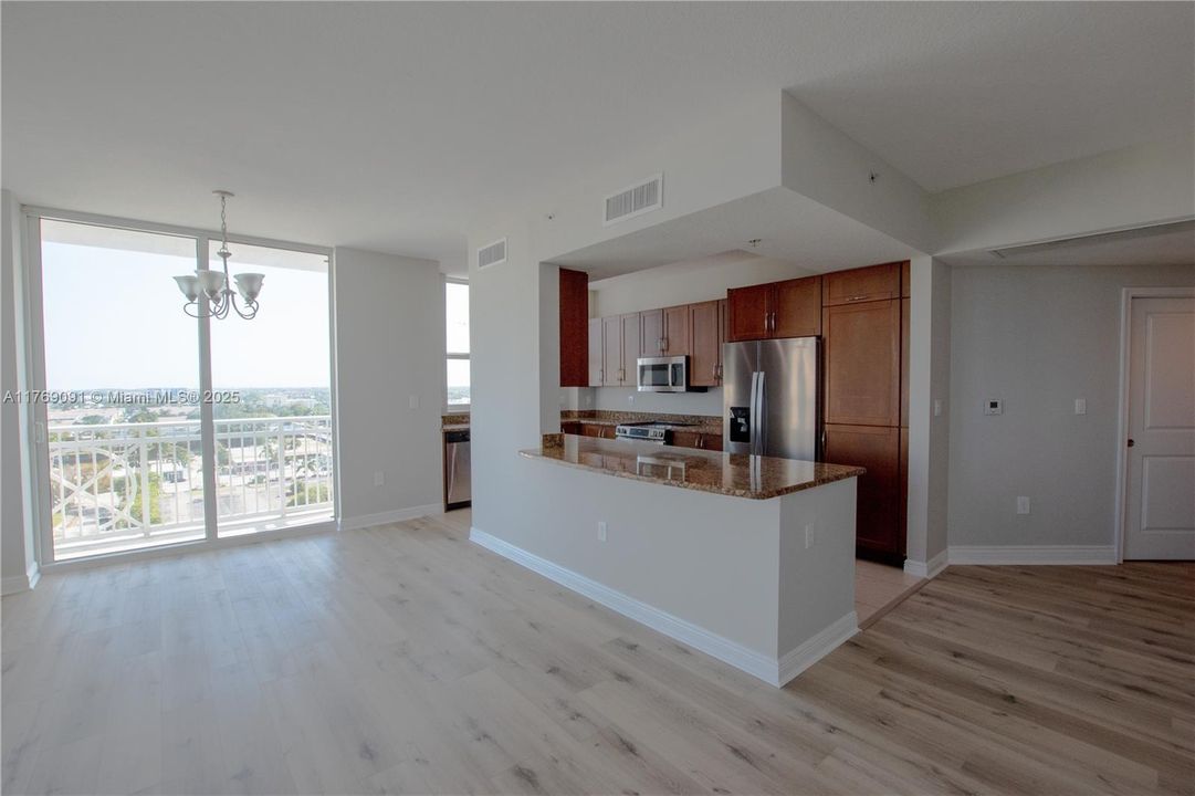 Recently Rented: $3,500 (2 beds, 2 baths, 1385 Square Feet)