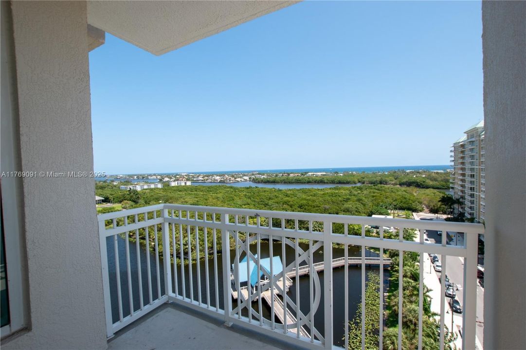 Recently Rented: $3,500 (2 beds, 2 baths, 1385 Square Feet)