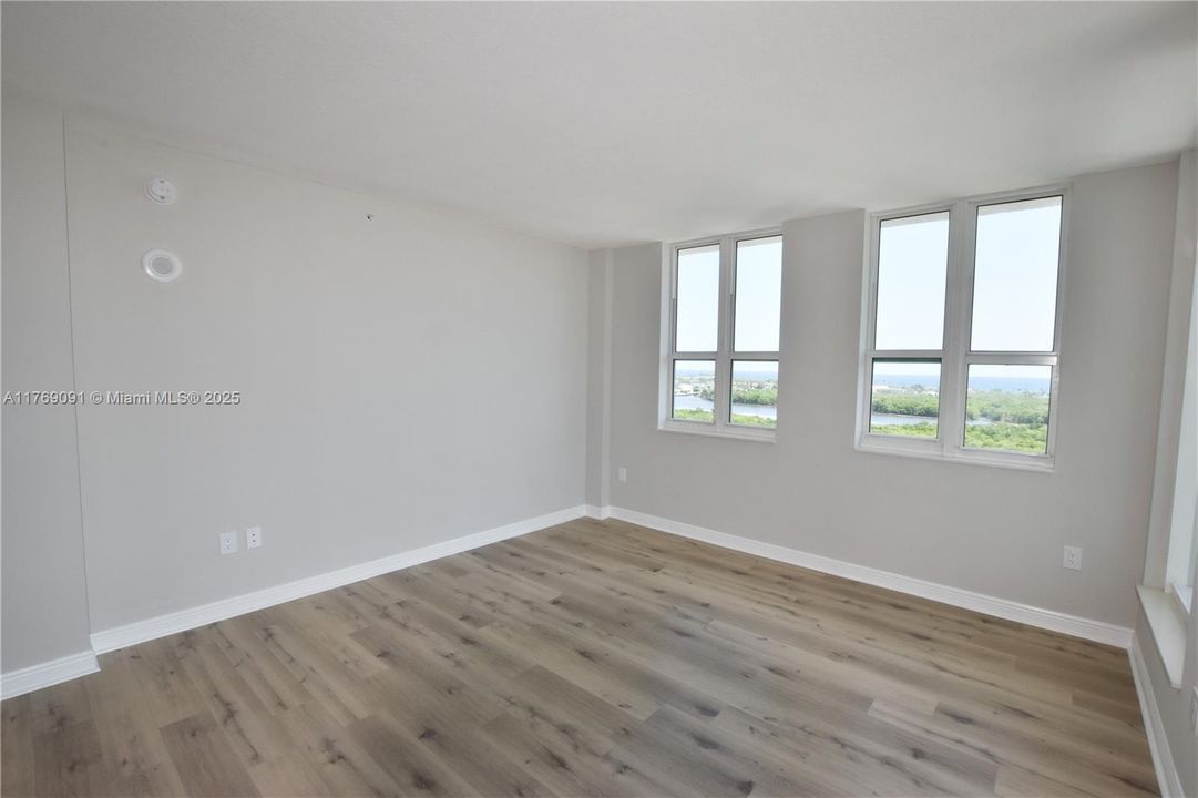 Recently Rented: $3,500 (2 beds, 2 baths, 1385 Square Feet)