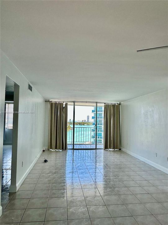 最近租的: $2,495 (1 贝兹, 1 浴室, 940 平方英尺)