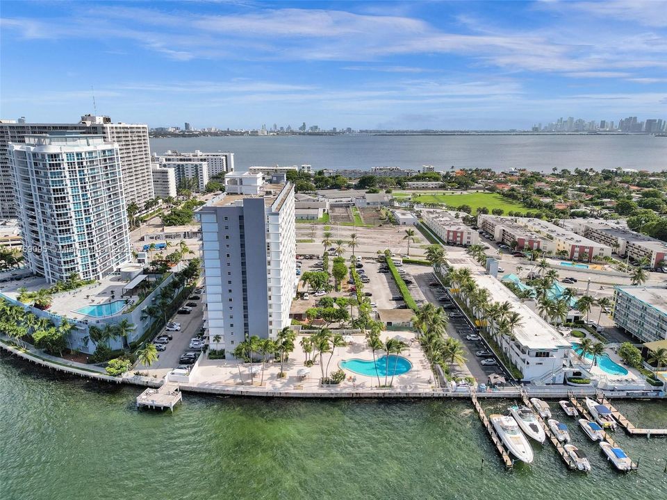 最近租的: $2,495 (1 贝兹, 1 浴室, 940 平方英尺)