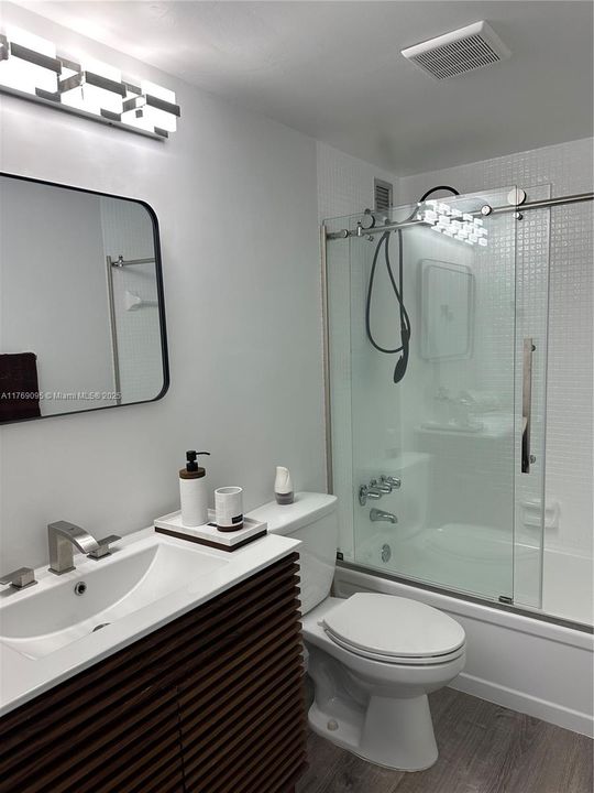 最近租的: $2,495 (1 贝兹, 1 浴室, 940 平方英尺)