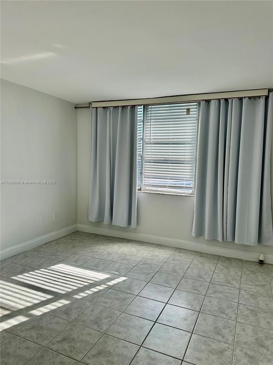 最近租的: $2,495 (1 贝兹, 1 浴室, 940 平方英尺)