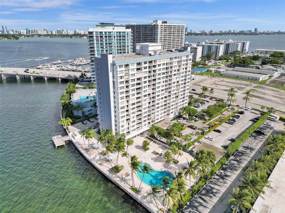 最近租的: $2,495 (1 贝兹, 1 浴室, 940 平方英尺)