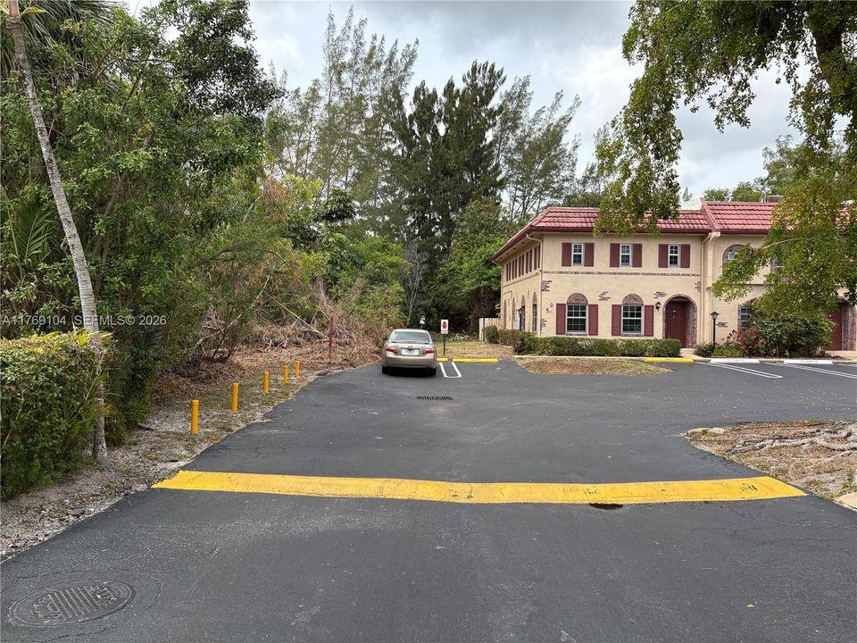 На продажу: $1,000,000 (1.70 acres)