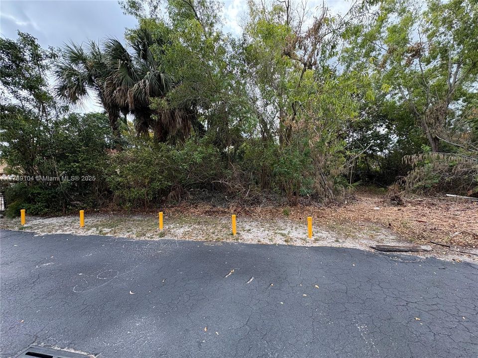 For Sale: $1,000,000 (1.70 acres)