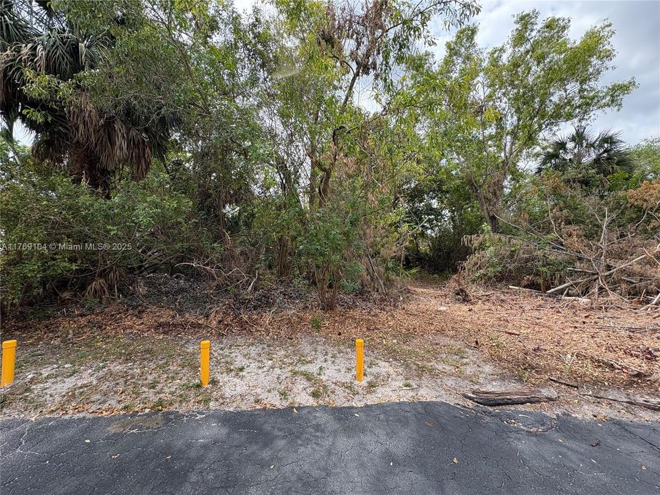 For Sale: $1,000,000 (1.70 acres)