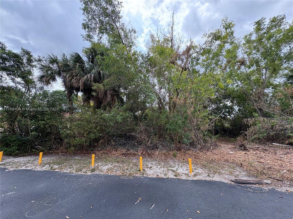 For Sale: $1,000,000 (1.70 acres)