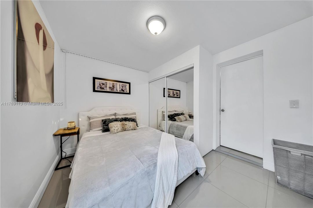 Recently Sold: $695,000 (3 beds, 2 baths, 1088 Square Feet)