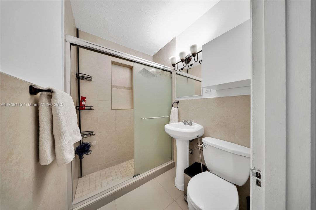 Recently Sold: $695,000 (3 beds, 2 baths, 1088 Square Feet)