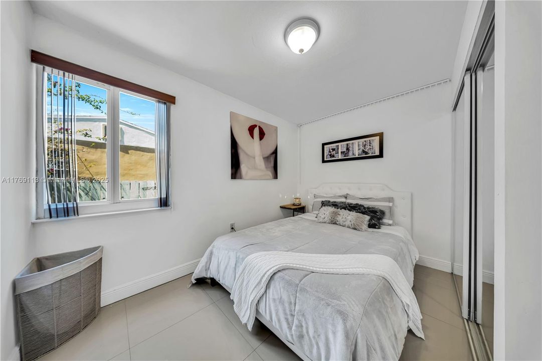 Recently Sold: $695,000 (3 beds, 2 baths, 1088 Square Feet)