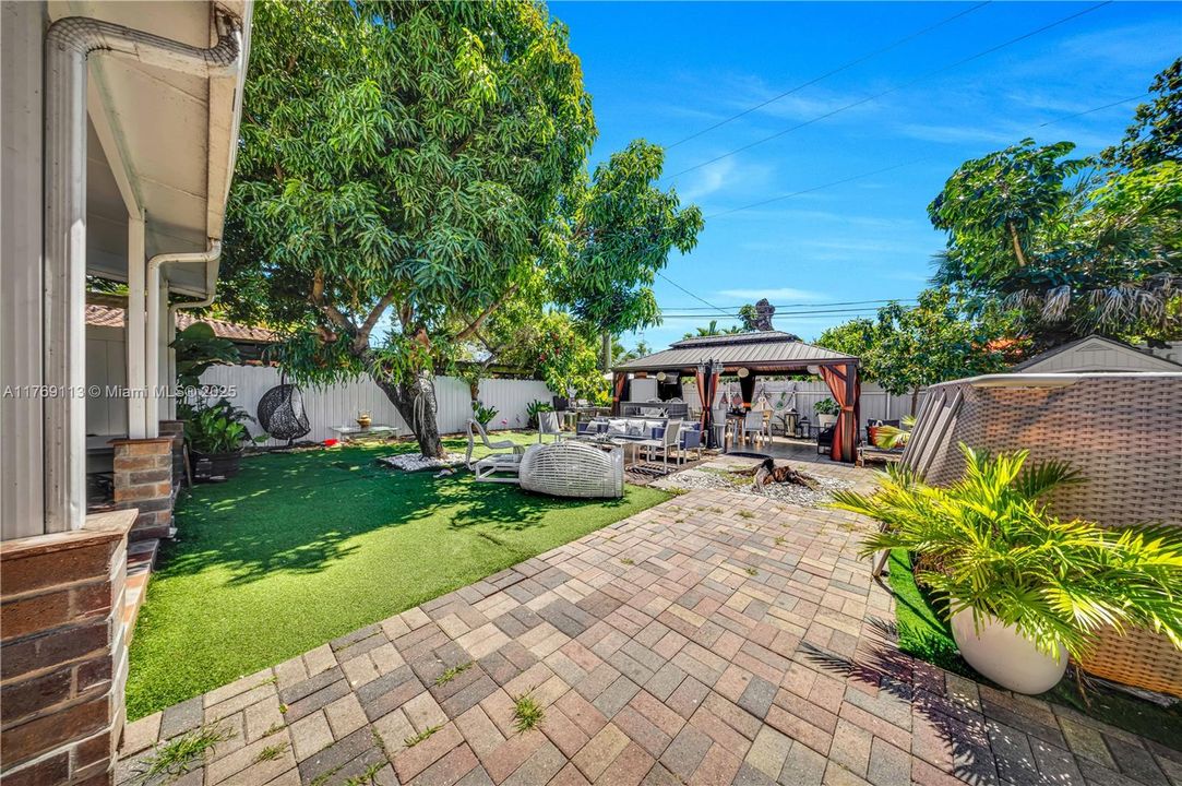 Recently Sold: $695,000 (3 beds, 2 baths, 1088 Square Feet)