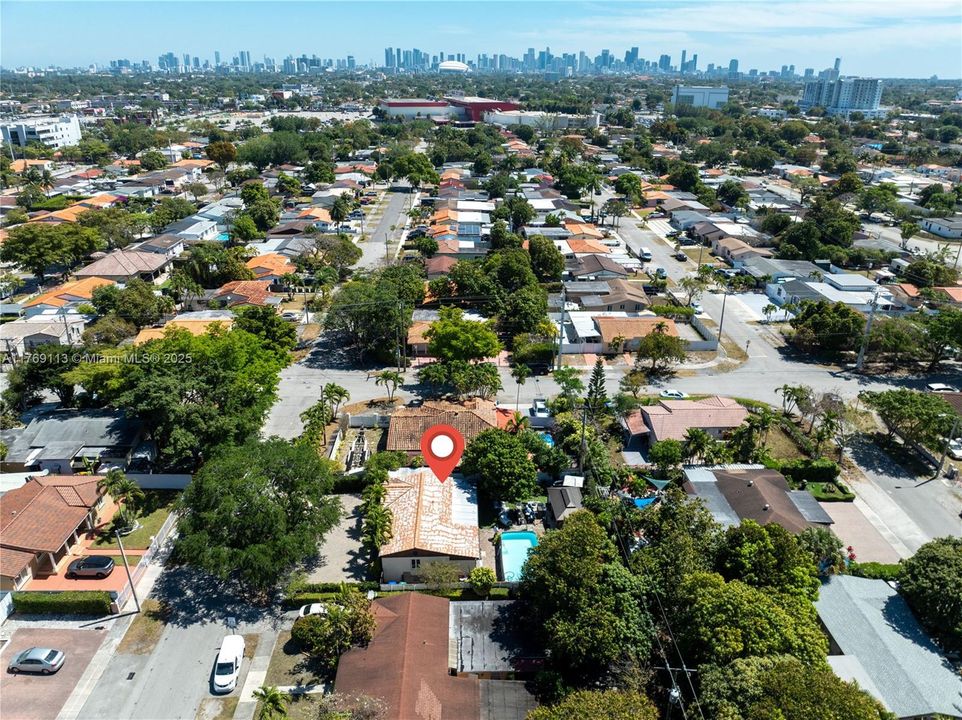 Recently Sold: $695,000 (3 beds, 2 baths, 1088 Square Feet)