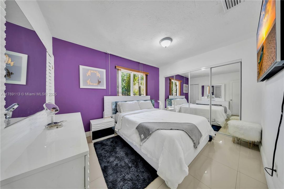 Recently Sold: $695,000 (3 beds, 2 baths, 1088 Square Feet)