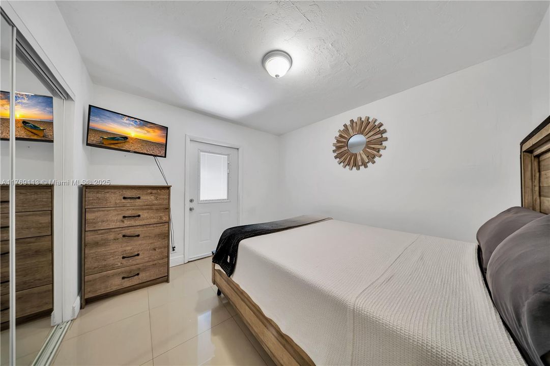 Recently Sold: $695,000 (3 beds, 2 baths, 1088 Square Feet)