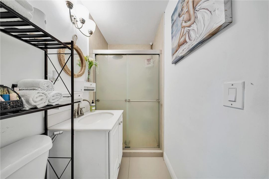 Recently Sold: $695,000 (3 beds, 2 baths, 1088 Square Feet)