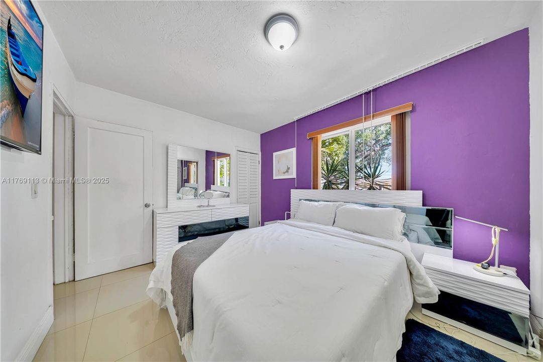 Recently Sold: $695,000 (3 beds, 2 baths, 1088 Square Feet)