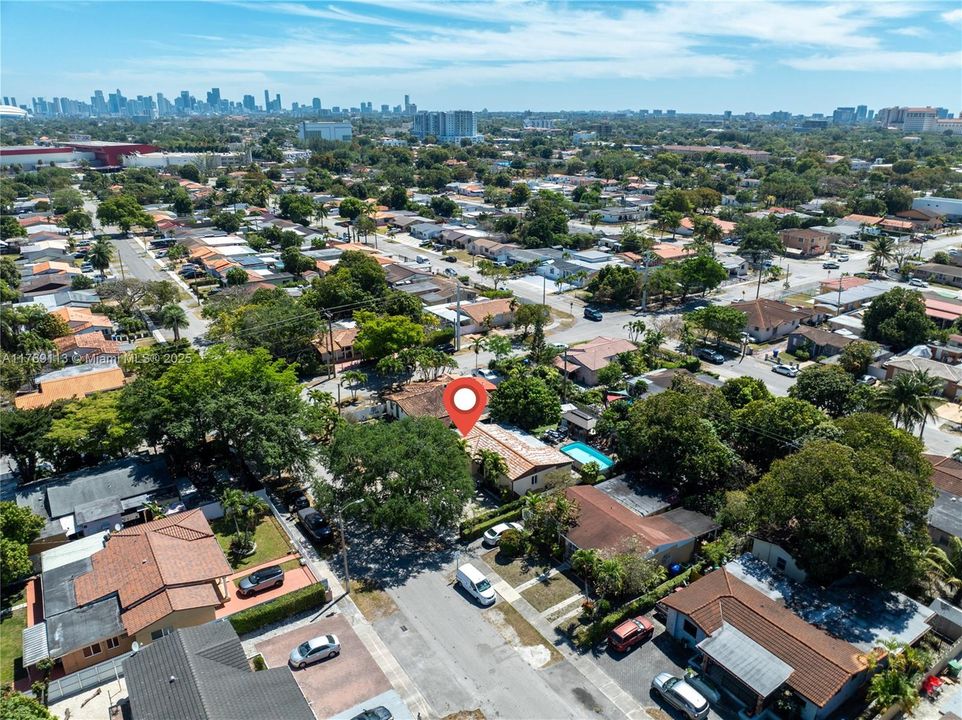 Recently Sold: $695,000 (3 beds, 2 baths, 1088 Square Feet)