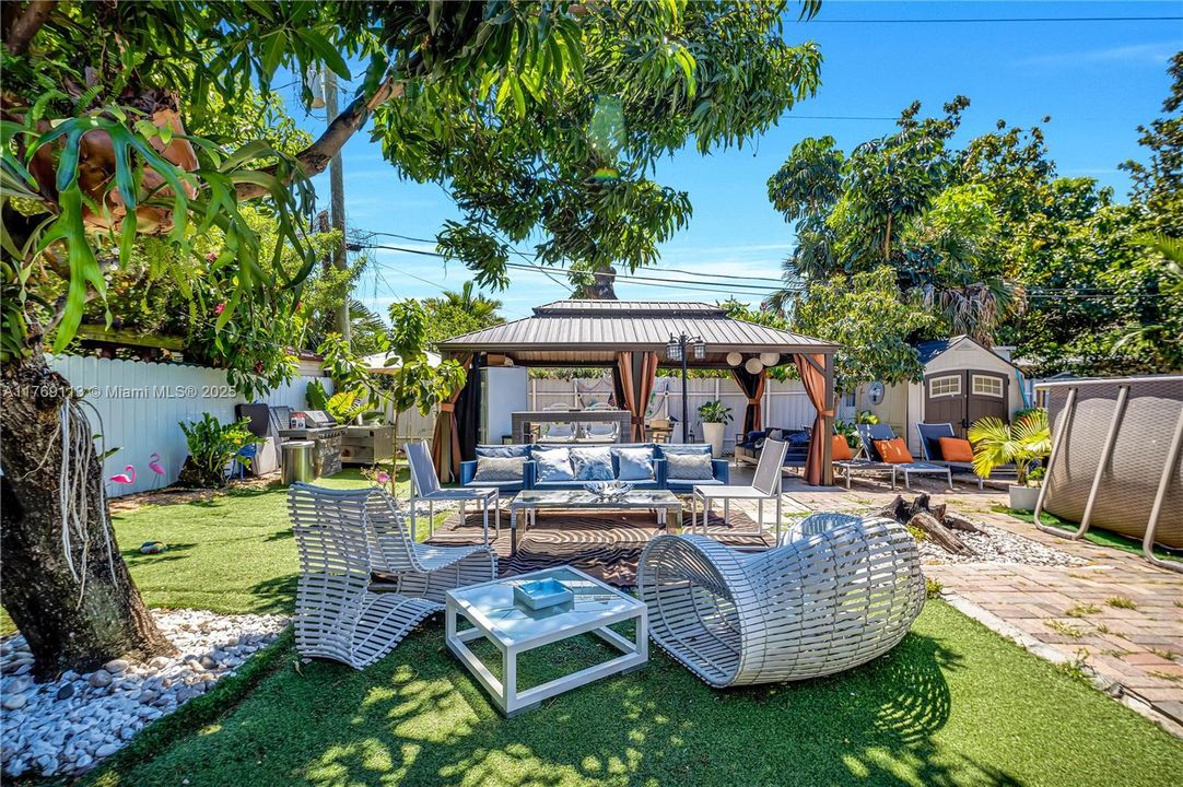 Recently Sold: $695,000 (3 beds, 2 baths, 1088 Square Feet)