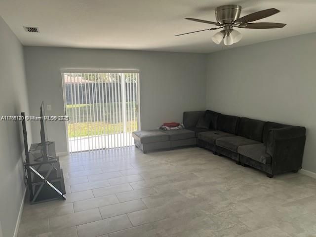 最近租的: $1,800 (2 贝兹, 2 浴室, 0 平方英尺)