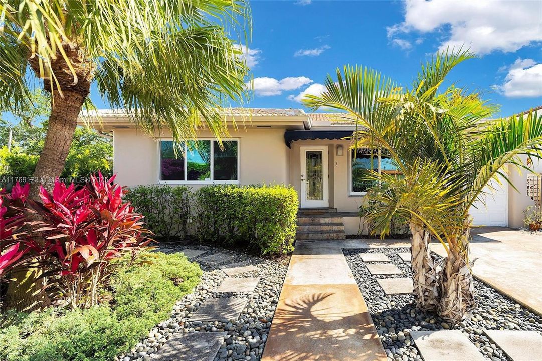 Recently Rented: $4,450 (3 beds, 2 baths, 1635 Square Feet)