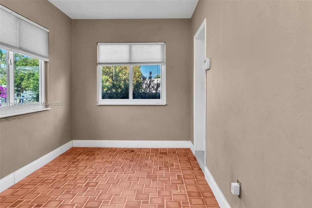 Recently Rented: $4,450 (3 beds, 2 baths, 1635 Square Feet)