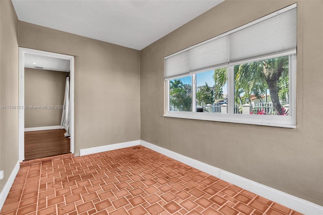 Recently Rented: $4,450 (3 beds, 2 baths, 1635 Square Feet)