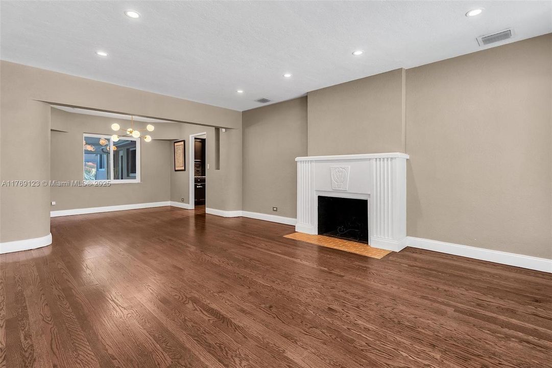 Recently Rented: $4,450 (3 beds, 2 baths, 1635 Square Feet)