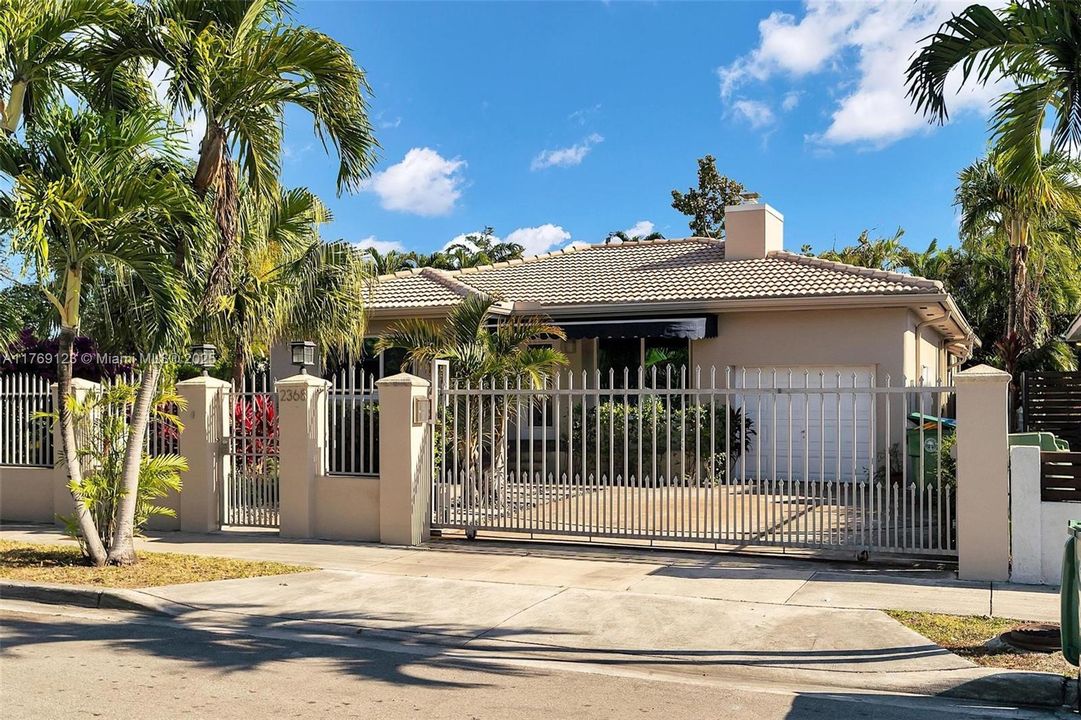 Recently Rented: $4,450 (3 beds, 2 baths, 1635 Square Feet)