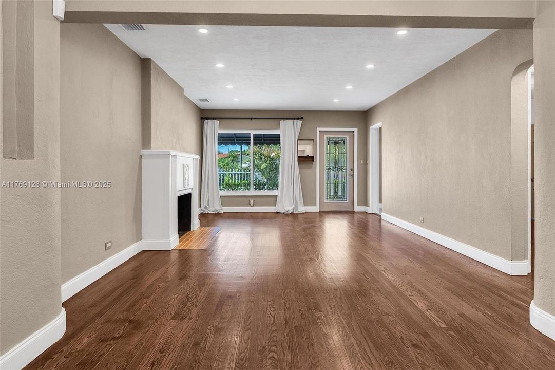 Recently Rented: $4,450 (3 beds, 2 baths, 1635 Square Feet)