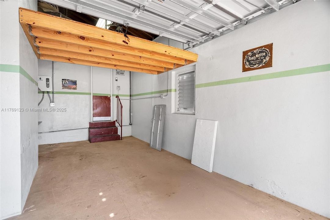 Recently Rented: $4,450 (3 beds, 2 baths, 1635 Square Feet)