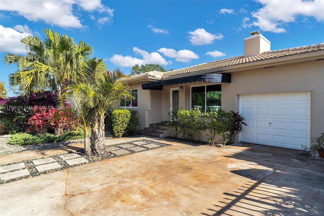 Recently Rented: $4,450 (3 beds, 2 baths, 1635 Square Feet)