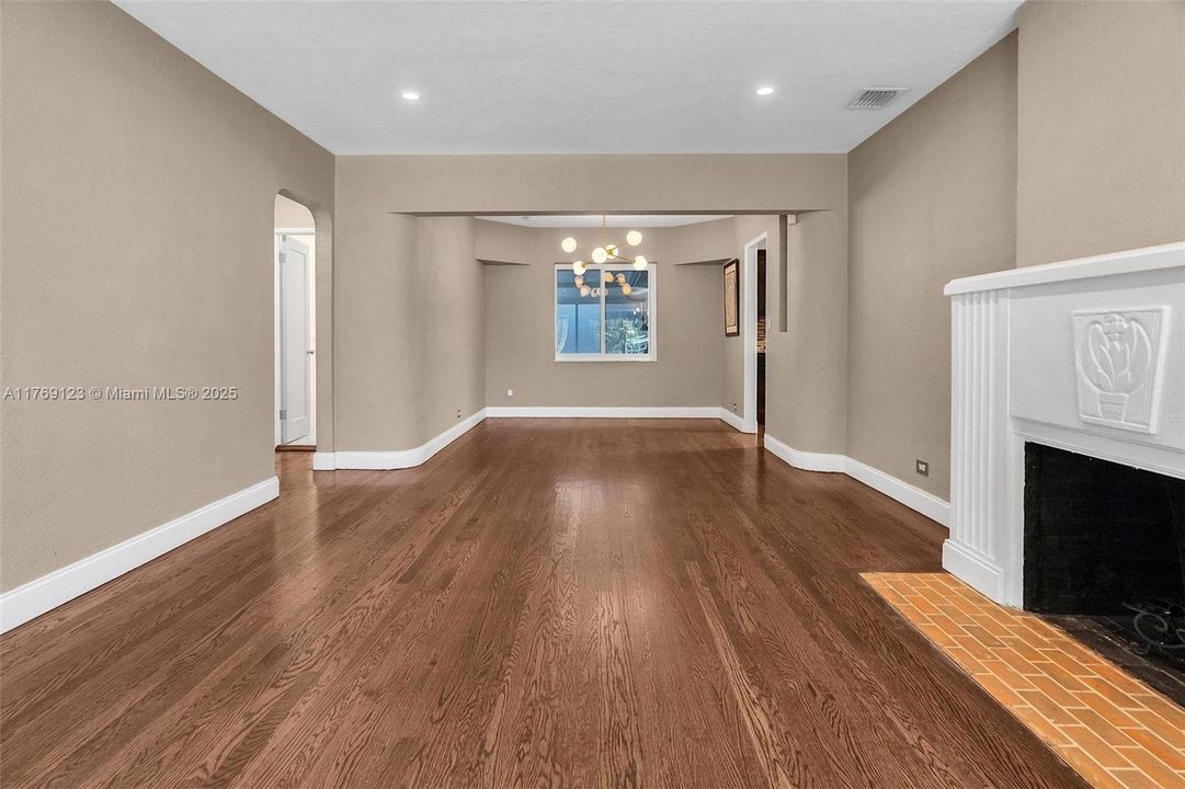 Recently Rented: $4,450 (3 beds, 2 baths, 1635 Square Feet)