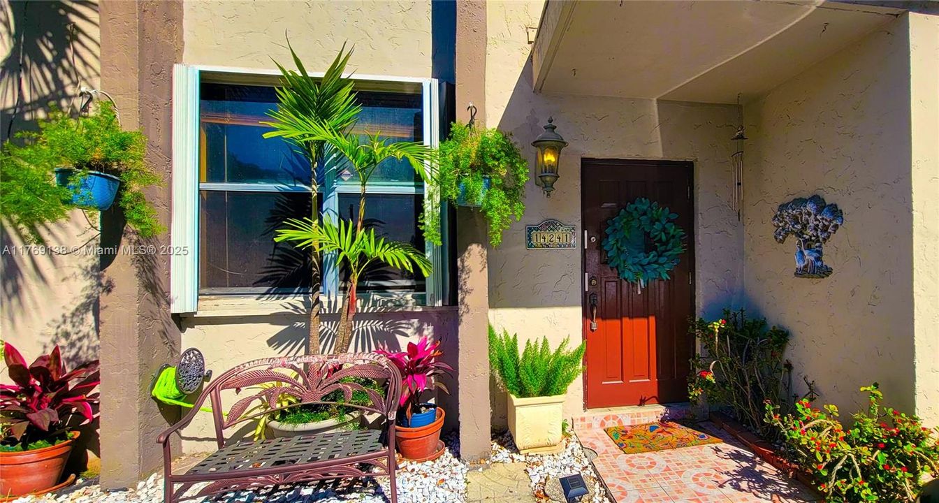 На продажу: $284,995 (2 спален, 2 ванн, 1182 Квадратных фут)