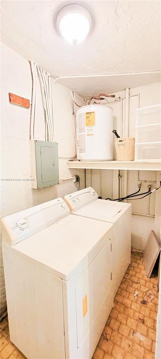 На продажу: $284,995 (2 спален, 2 ванн, 1182 Квадратных фут)