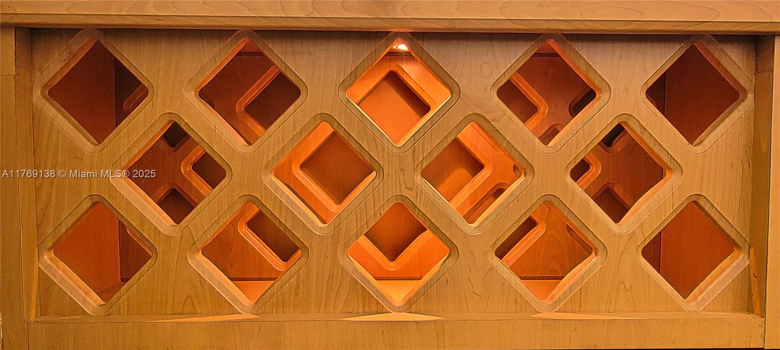 На продажу: $284,995 (2 спален, 2 ванн, 1182 Квадратных фут)