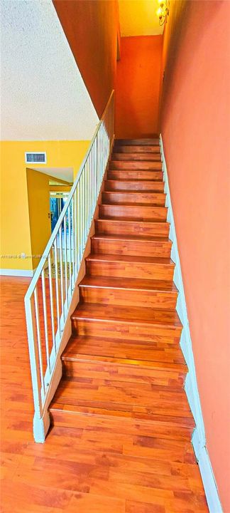 На продажу: $284,995 (2 спален, 2 ванн, 1182 Квадратных фут)