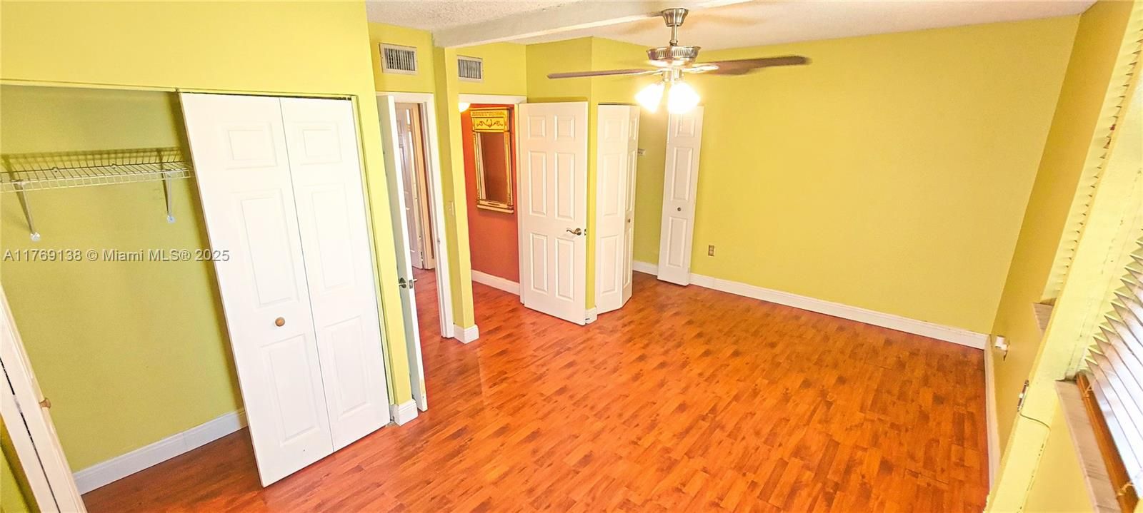 На продажу: $284,995 (2 спален, 2 ванн, 1182 Квадратных фут)