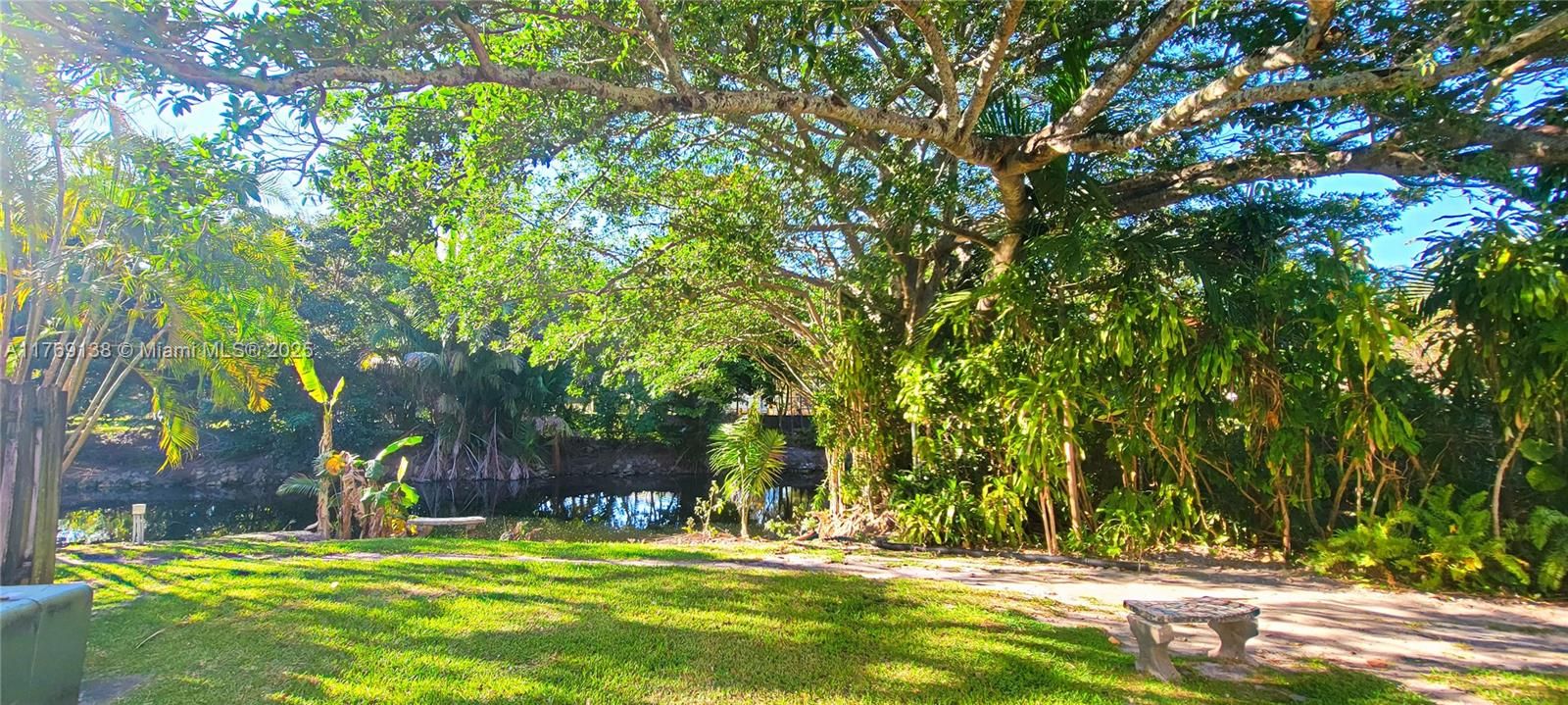 На продажу: $284,995 (2 спален, 2 ванн, 1182 Квадратных фут)