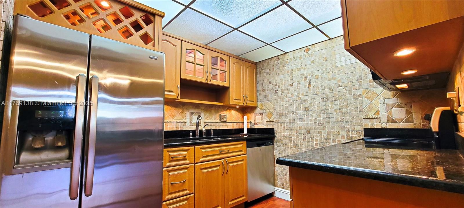 На продажу: $284,995 (2 спален, 2 ванн, 1182 Квадратных фут)