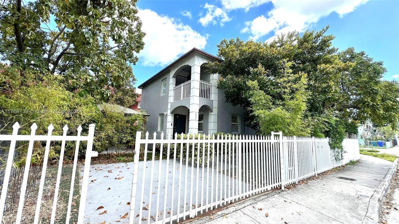 Недавно арендовано: $3,700 (3 спален, 2 ванн, 2580 Квадратных фут)