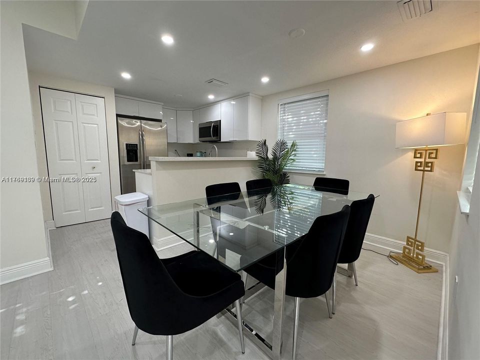 Недавно арендовано: $3,700 (3 спален, 2 ванн, 2580 Квадратных фут)