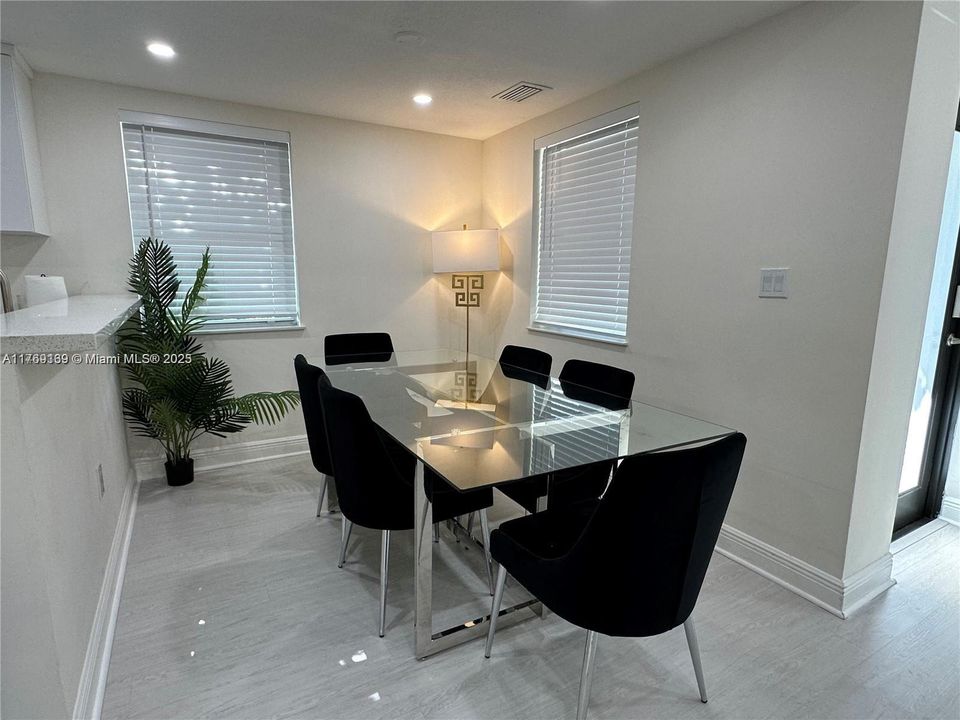 Недавно арендовано: $3,700 (3 спален, 2 ванн, 2580 Квадратных фут)