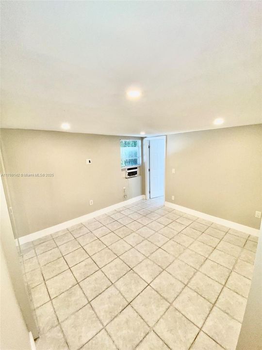 Recently Rented: $2,000 (1 beds, 1 baths, 550 Square Feet)